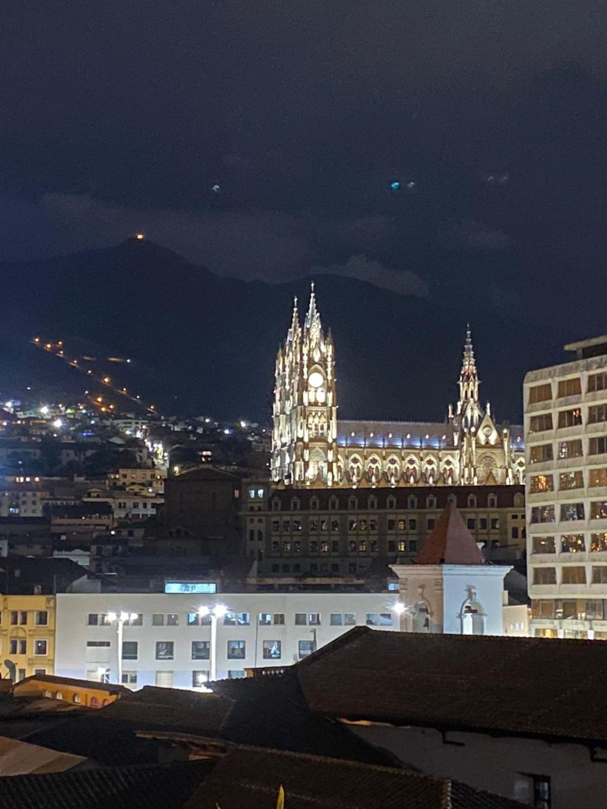 Hostal La Guayunga Rooftop Quito Ngoại thất bức ảnh
